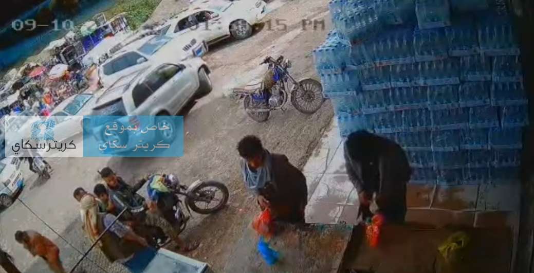 دموع وحسرة.. رجل كفيف يخسر ماله وأسطوانة غازه في واقعة مؤلمة