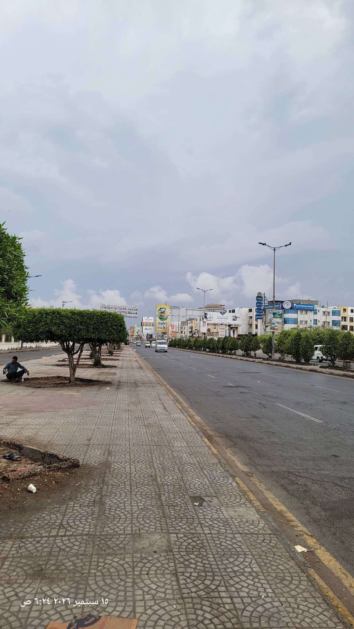 يحدث الان .. أمطار خفيفة تنعش أجواء عدن