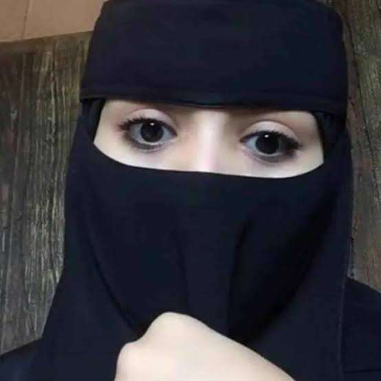ضابط حوثي ياخذ ١٥ الف ريال سعودي من فتاة بصنعاء ويبتزها بصورها