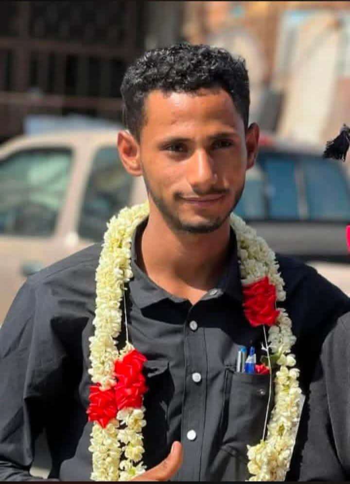 مسلح حوثي يقتل شخصًا ويصيب ثلاثة آخرين بجروح خطيرة بسبب خلاف على أرض في تعز