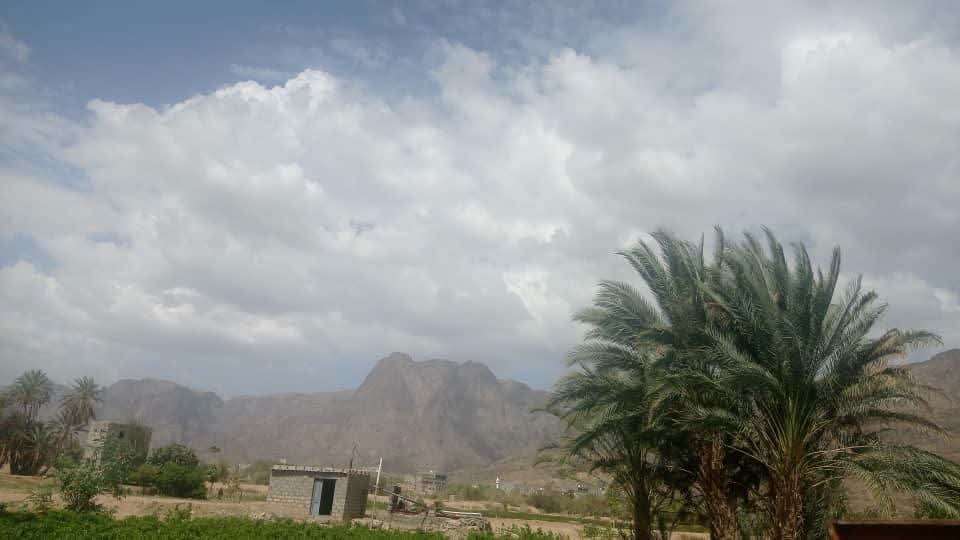 بالصور .. أجواء جميلة وعودة السحب إلى سماء بيجان صباح اليوم الخميس