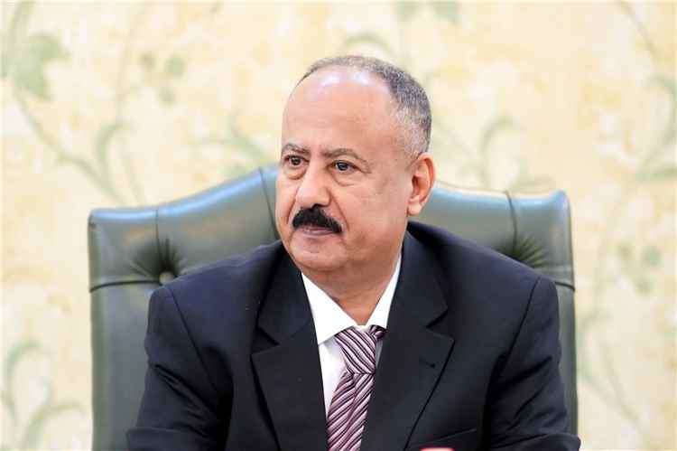 وزير النقل يوجه بتسيير باصات مجانية لطلاب الجامعات في عدن لمدة شهر