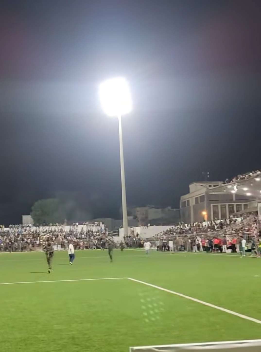 عاجل | إطلاق نار خلال مباراة وحدة عدن وتضامن حضرموت في ملعب الحبيشي