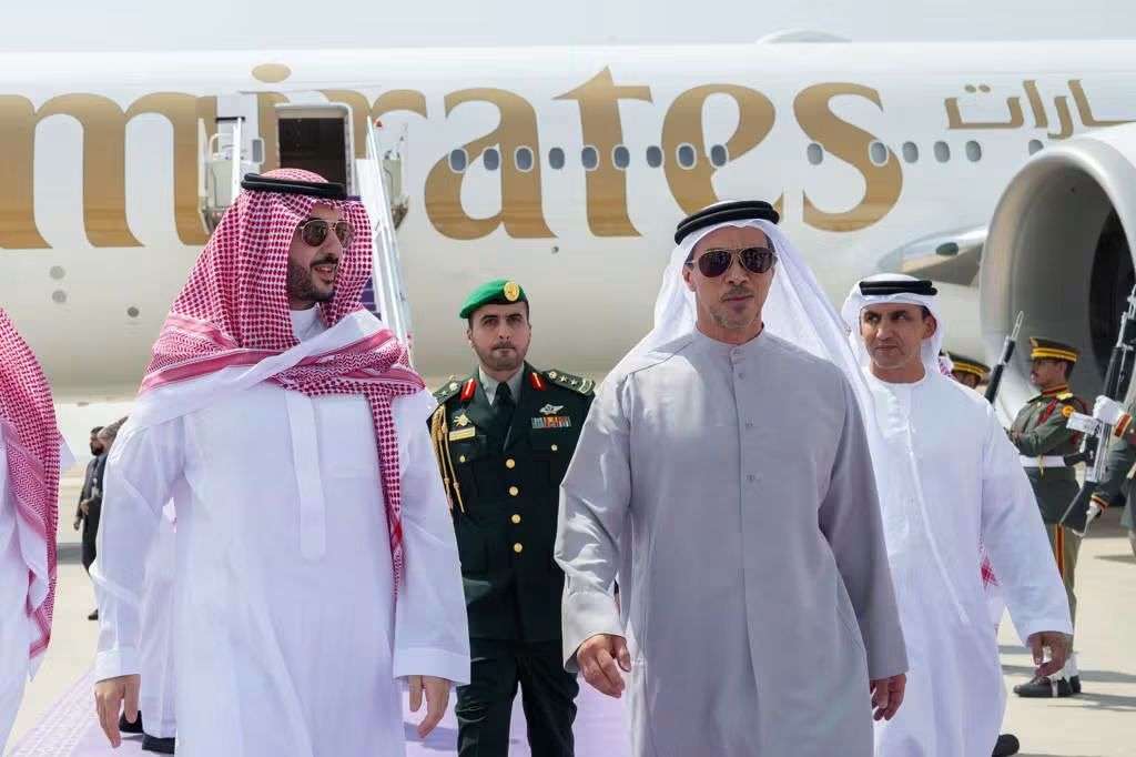 ميدل إيست آي: السعودية والإمارات تبحثان منذ أشهر تفاهمات بشأن اليمن وسط خلافات حول الانتقالي والإصلاح