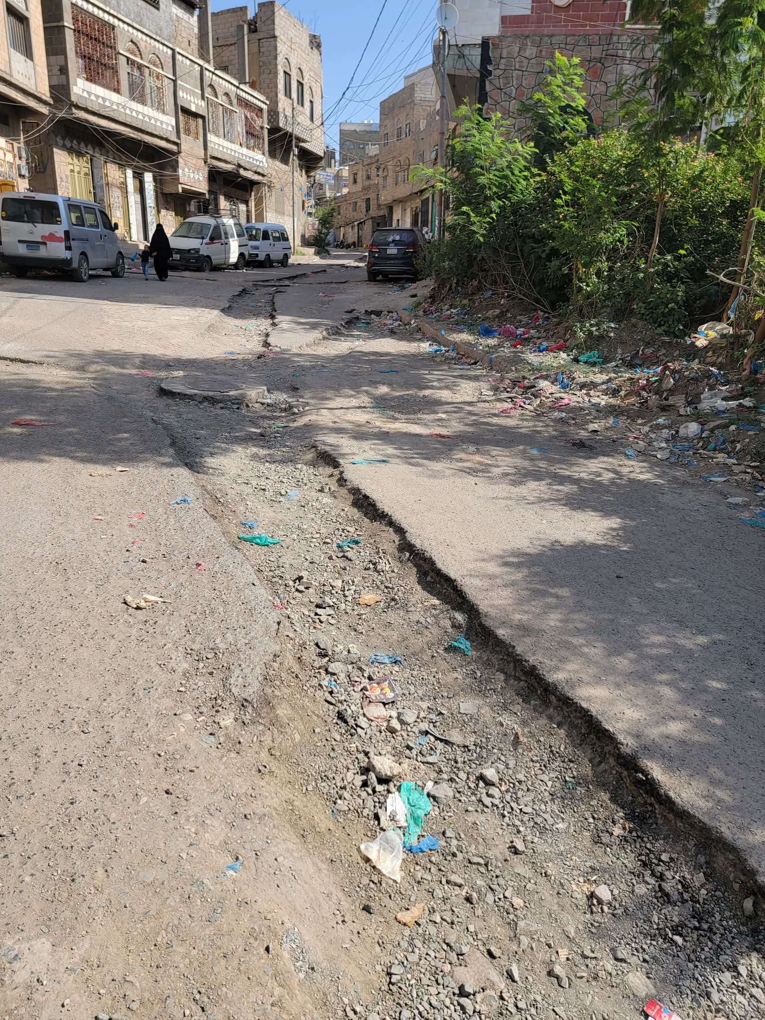 استكمال مشروعَي صرف صحي في حي الروضة الغربي بتعز
