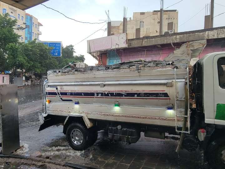 مطالبات بـ "رقابة عاجلة" لكبح أسعار صهاريج المياه المرتفعة