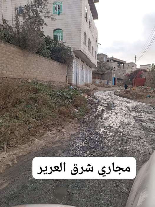 طفح مجاري قرب مقبرة في إب يثير قلق الأهالي