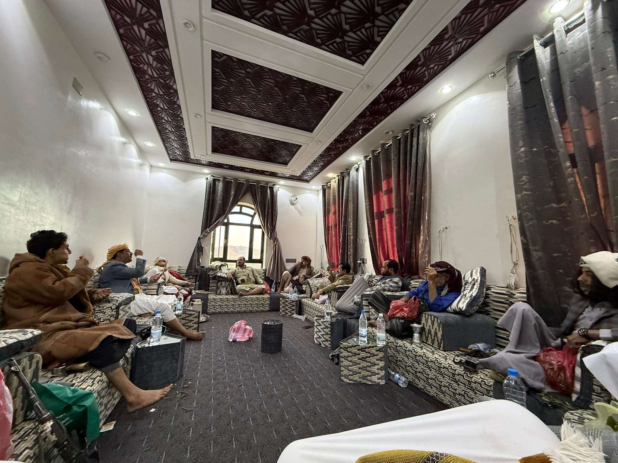 قيادي حو ثي يخرج عن صمته ويرد على اتهامات قيادي اخر في صنعاء اتهمه بادارة شبكة دعارة