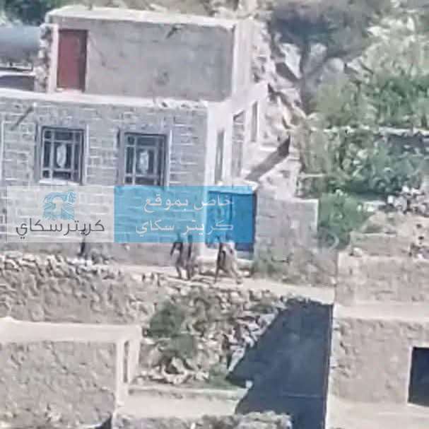 عاجل: الحو ثيون ينفذون حملة مداهمات ضد منازل المواطنين في ريف تعز