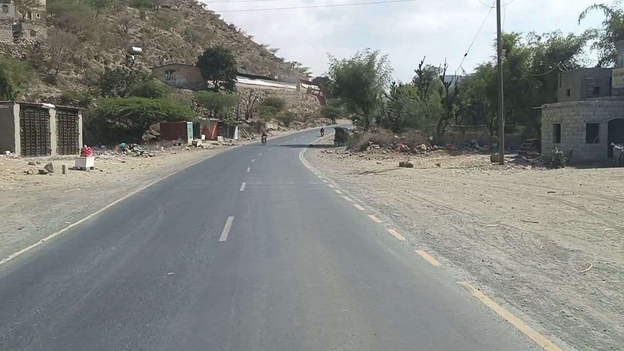 عاجل : توقف حركة الدخول والخروج من مدينة تعز وسط ترقب لإعادة فتح الطرق