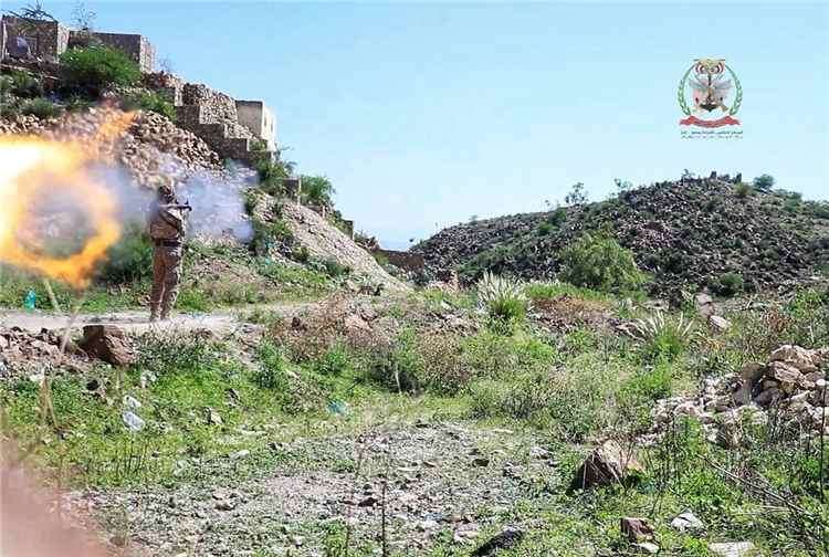 هجوم حوثي متزامن يستهدف مواقع القوات الحكومية في عدة محاور