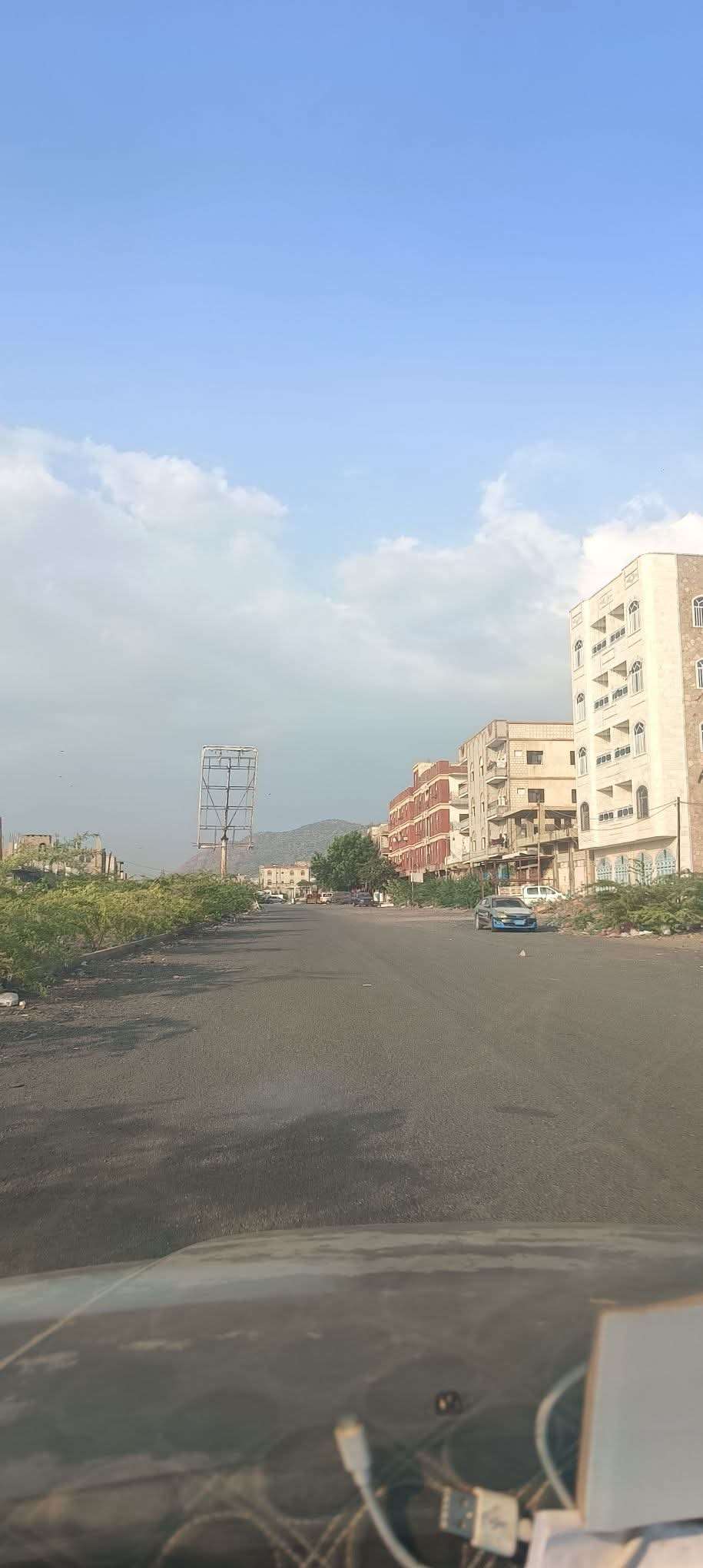 استمرار إغلاق خط الدخول إلى مدينة تعز وفتح خط الخروج