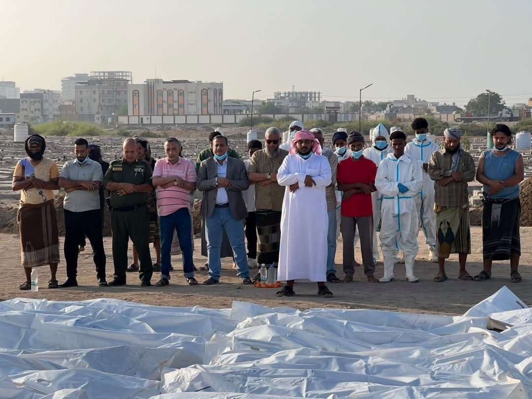 النيابة العامة تباشر دفن 21 جثة مجهولة الهوية في عدن