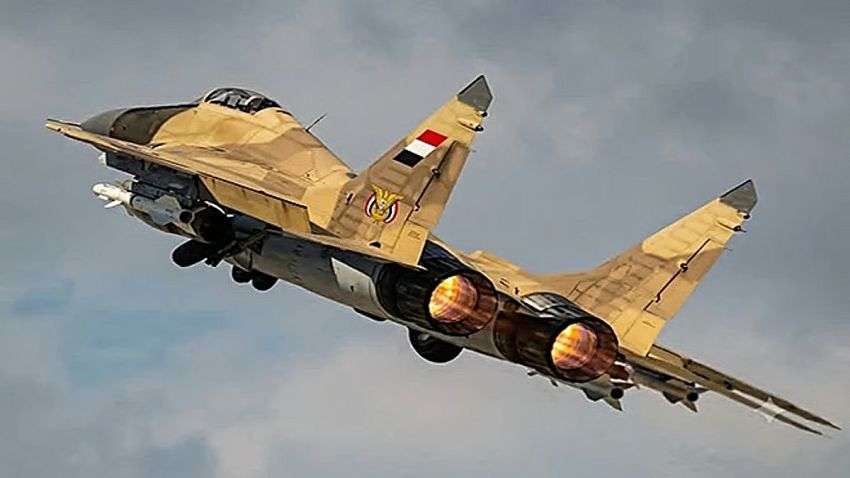الطيران الحربي يستهدف منصات صواريخ ورادارات وتعزيزات حوثية في محافظة تعز