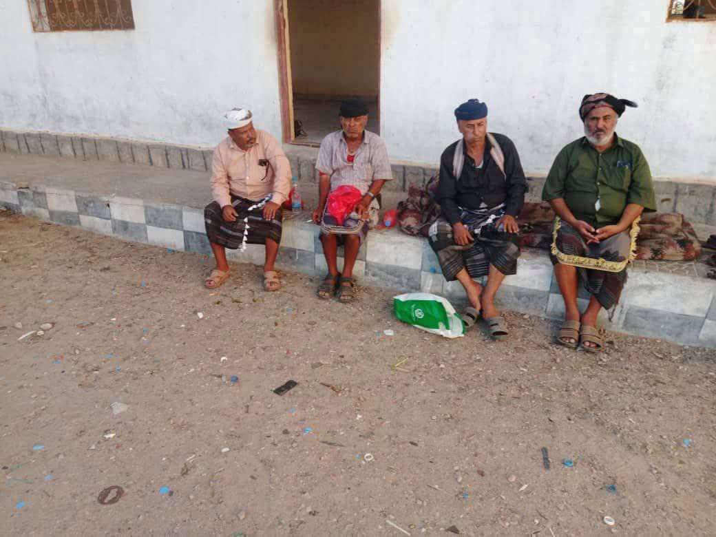 ​شيخ أحوري يسلم نفسه لإدارة أمن أحور ضماناً لتسليم قتلة التاجر أحمد الكثيري الحضرمي