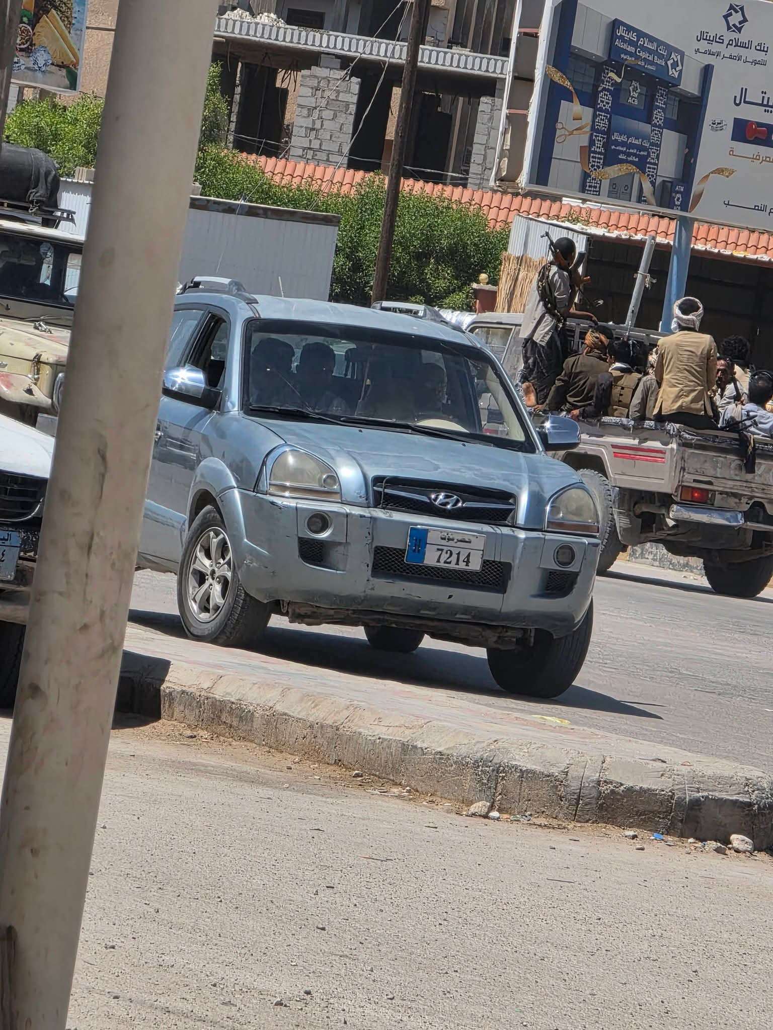 مسلحون قبليون يطلقون النار على سيارة مدير أمن شبوة السابق في عتق