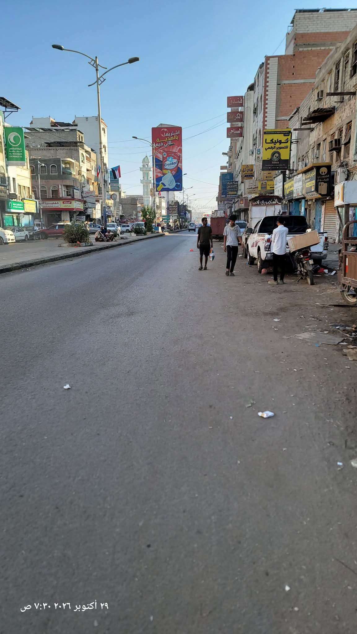 حركة خفيفة بشوارع عدن صباح اليوم