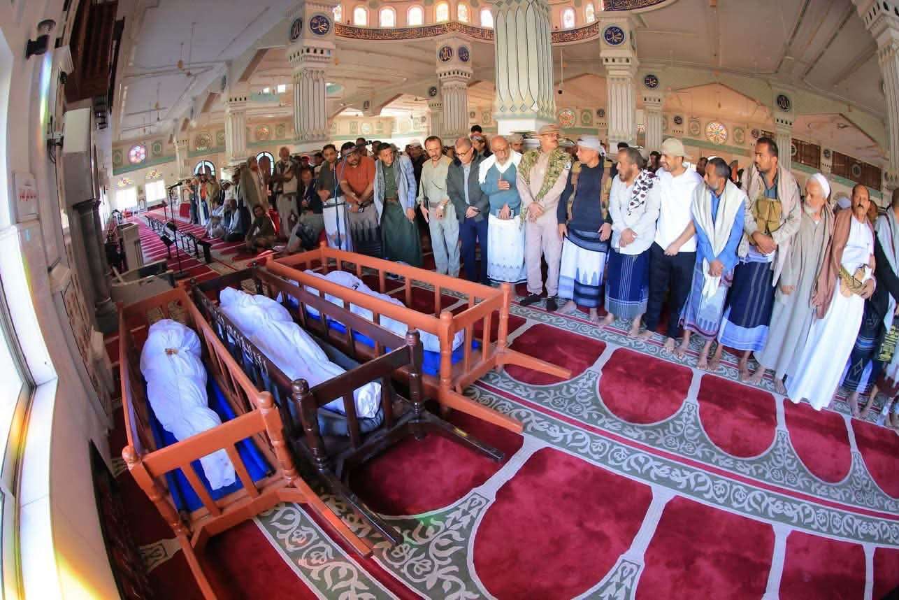 تشييع ثلاثة من مقاتلي القوات المسلحة قُتلوا في جبهة الضباب بتعز