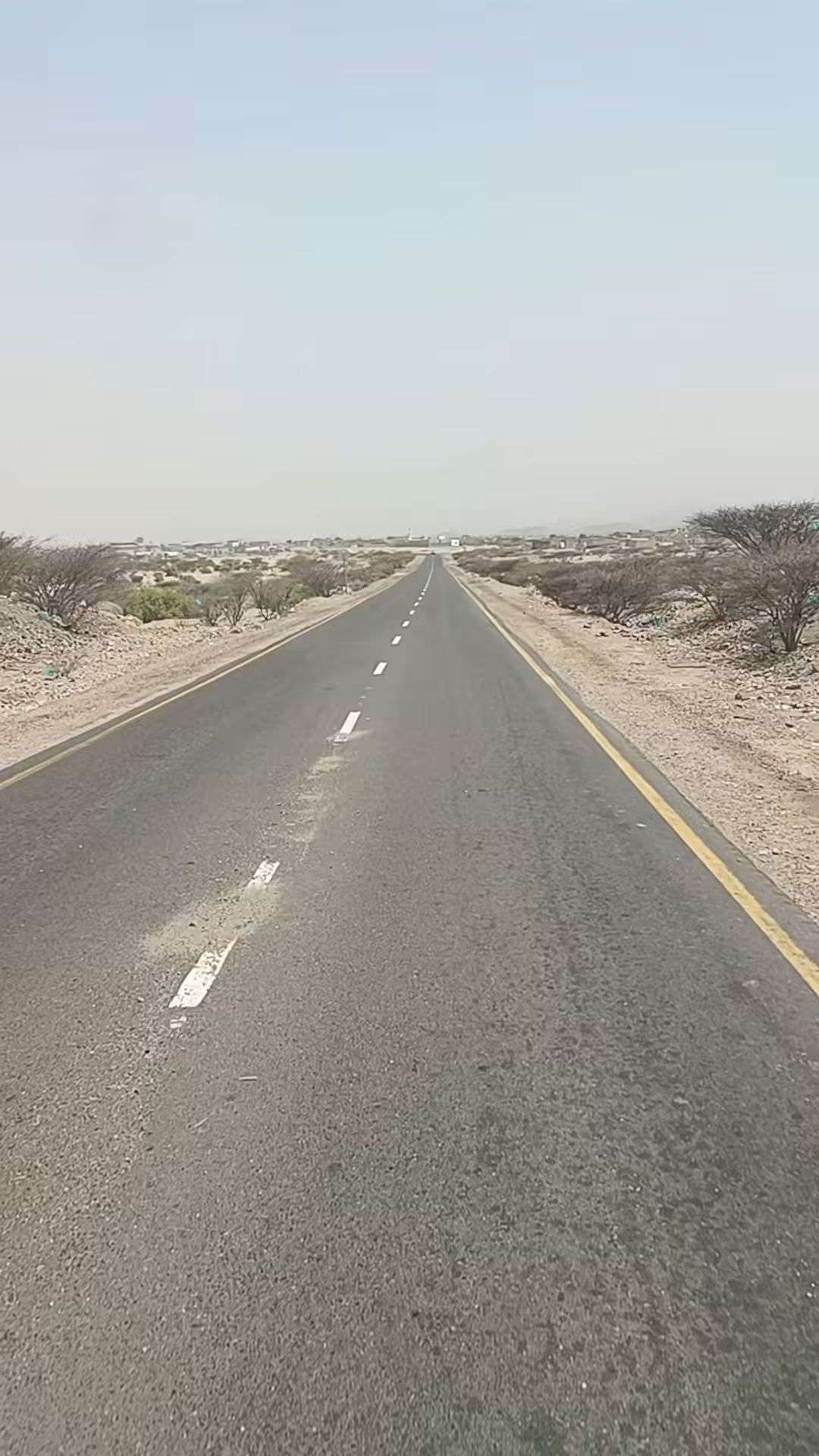 مطالبات بضبط أجور النقل بين عدن والمناطق الأخرى
