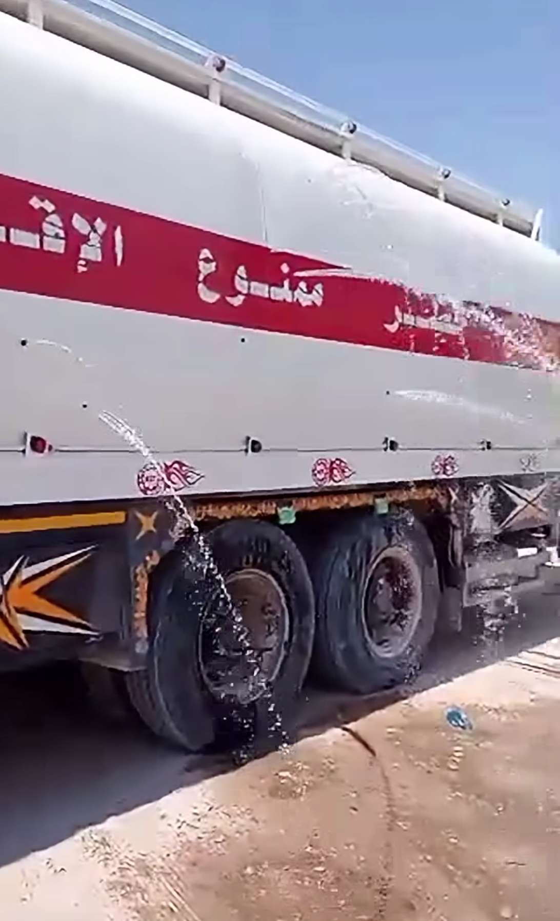 إطلاق نار يستهدف ناقلة وقود في منطقة المعشار بمحافظة شبوة
