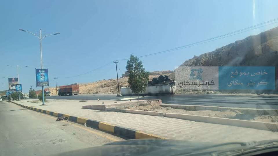 عاجل: انقلاب شاحنة ديزل (صورة)