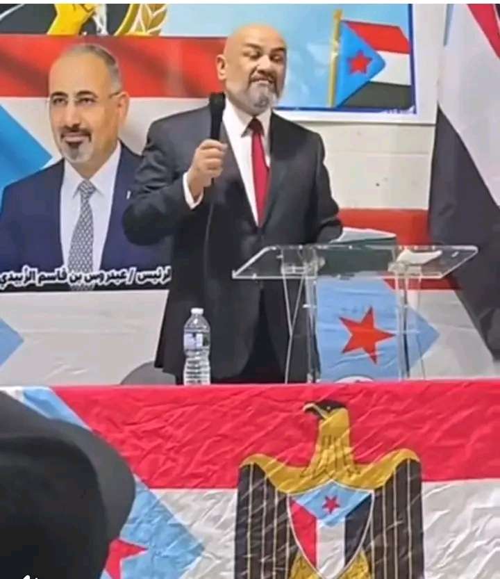 وزير في الحكومة يعلن تأييده لعيدروس الزبيدي