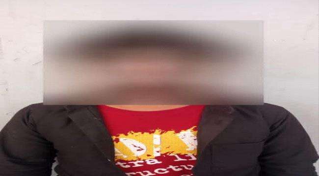 شاب يسرق مبلغ ضخم من محل بعدن(صورة)