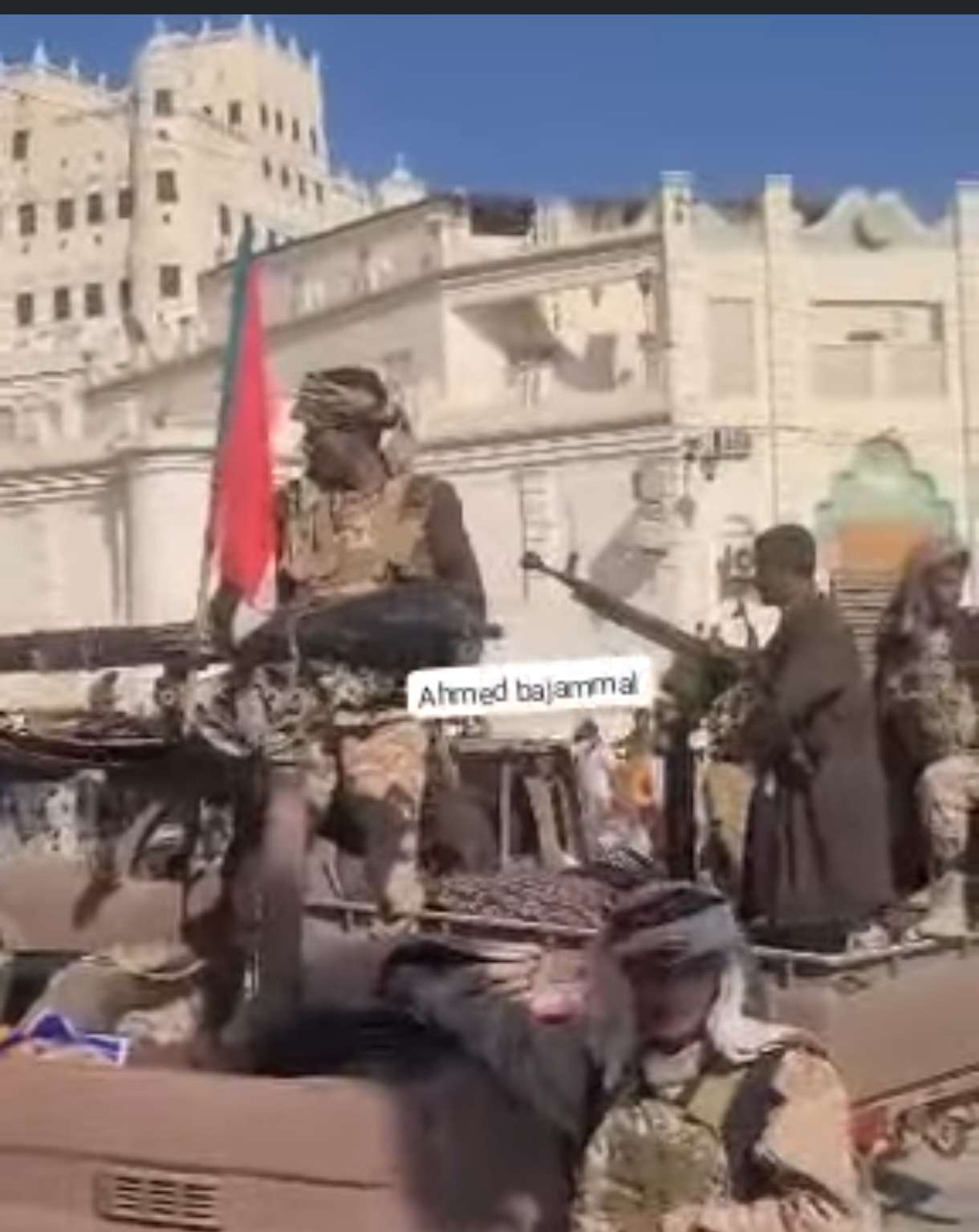 عاجل:القوات تقتحم سيئون وتصل الى امام هذا القصر(صورة)