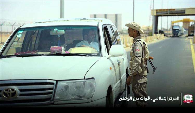 قوات درع الوطن تمنع رفع هذه الاعلام بمنطقة العبر