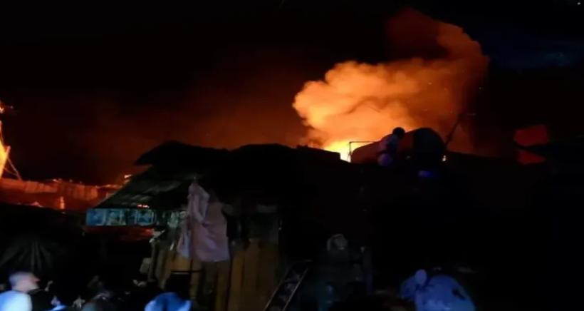 حريق هائل يلتهم منزل (صورة)