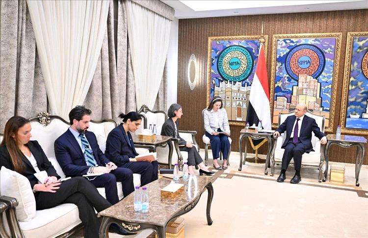 فرنسا تؤكد وقوفها لجانب مجلس القيادة الرئاسي