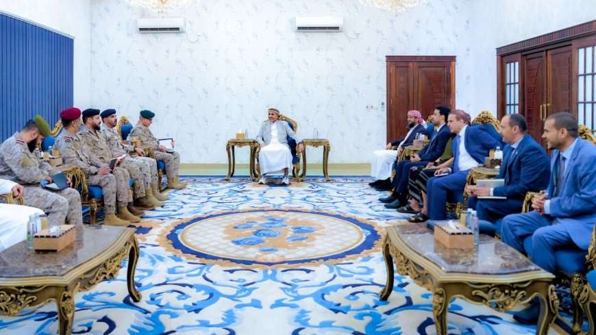 عاجل:الكشف عن تفاصيل اللقاء بين الوفد السعودي الاماراتي وعيدروس الزبيدي بعدن