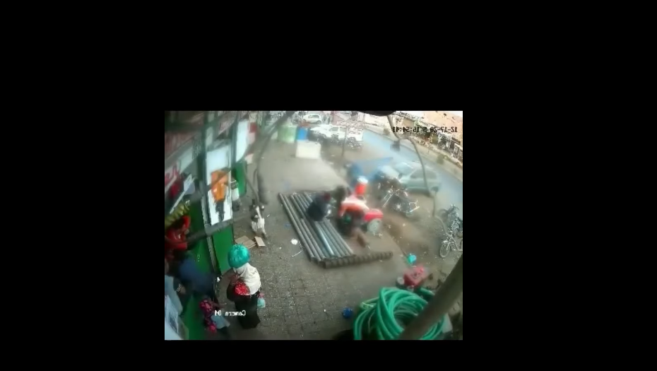 تعز تعيش لحظات من الرعب بسقوط طفلة