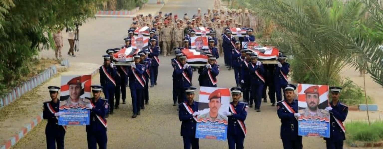 رئيس هيئة الأركان العامة يشيع جنود قتلهم الانتقالي