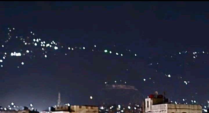 انطفاء أضواء قلعة القاهرة في تعز بشكل مفاجئ الليلة