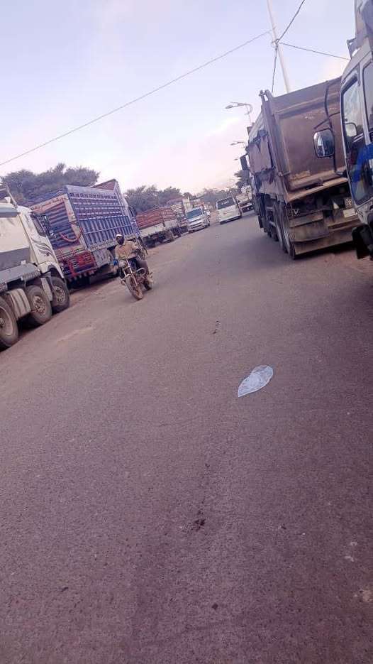 منع مرور الشاحنات الفارغة إلا بدفع مبالغ مالية (فضيحة)